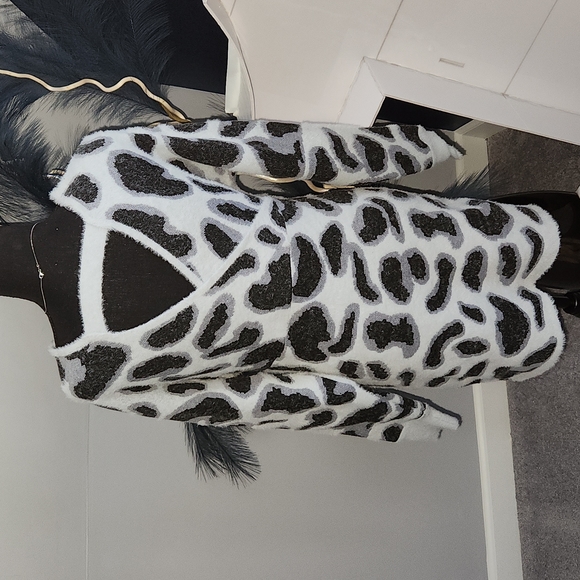 Grey and Black leopard print dress - Picture 6 of 9